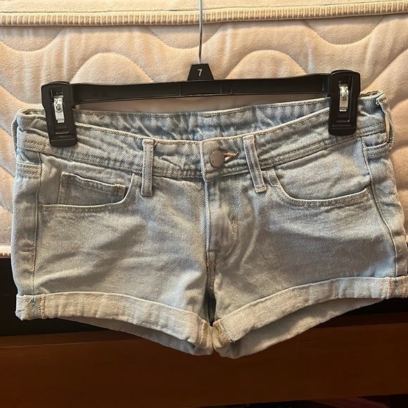 H&m jean shorts Skinny jean shorts Low waisted shorts - Size 34 - Picture 1 of 7